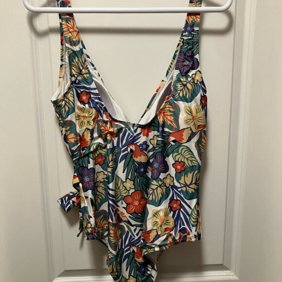 Swimsuit with bright design - Picture 4 of 7